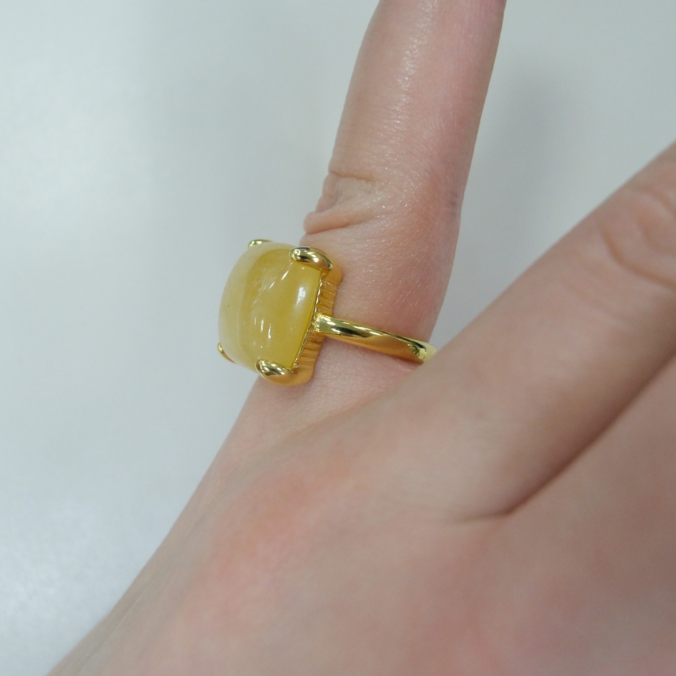 Серебряное кольцо с желтым бериллом